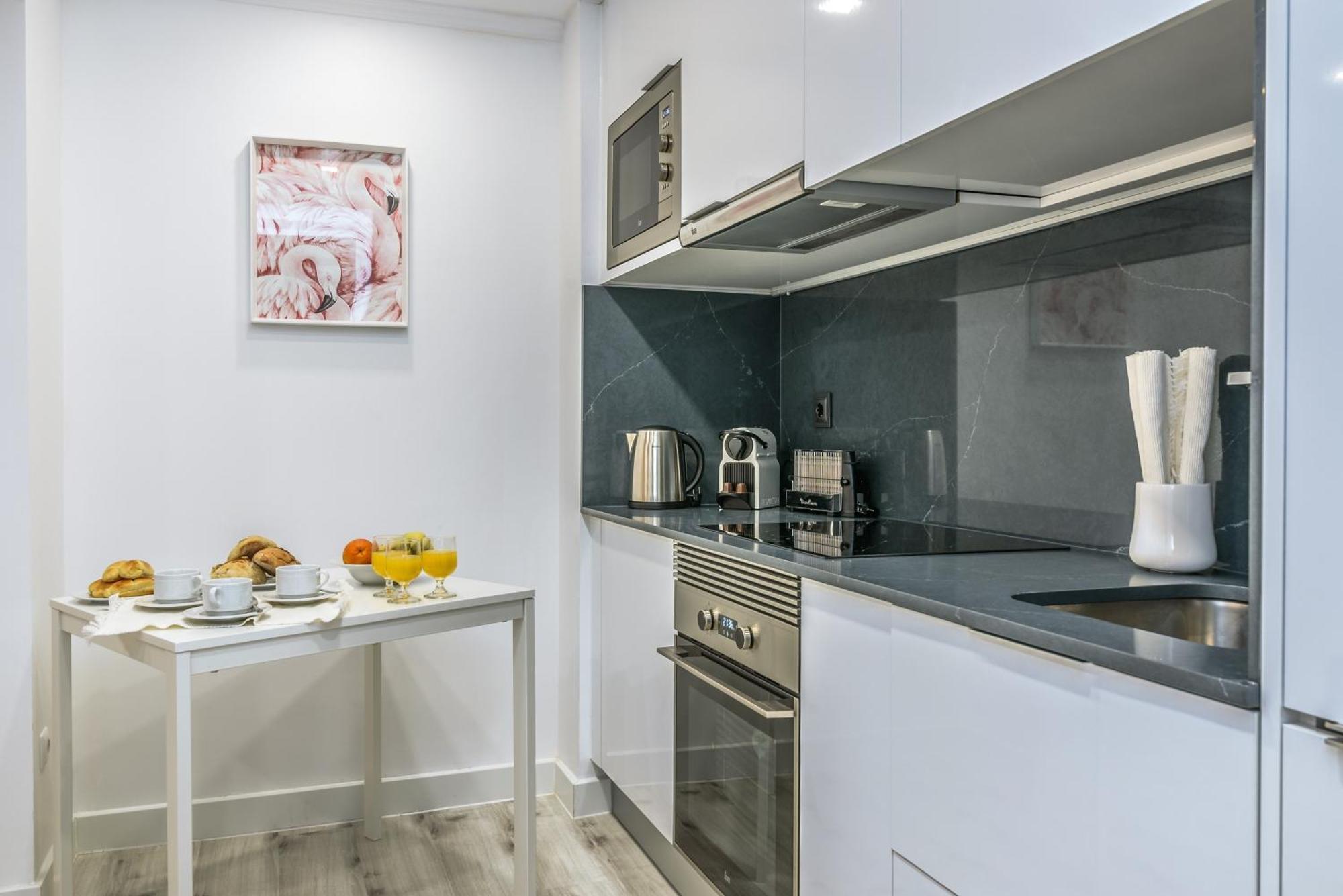 Whome City Chic Escape: Your Stylish Haven In Downtown Lisboa Ngoại thất bức ảnh