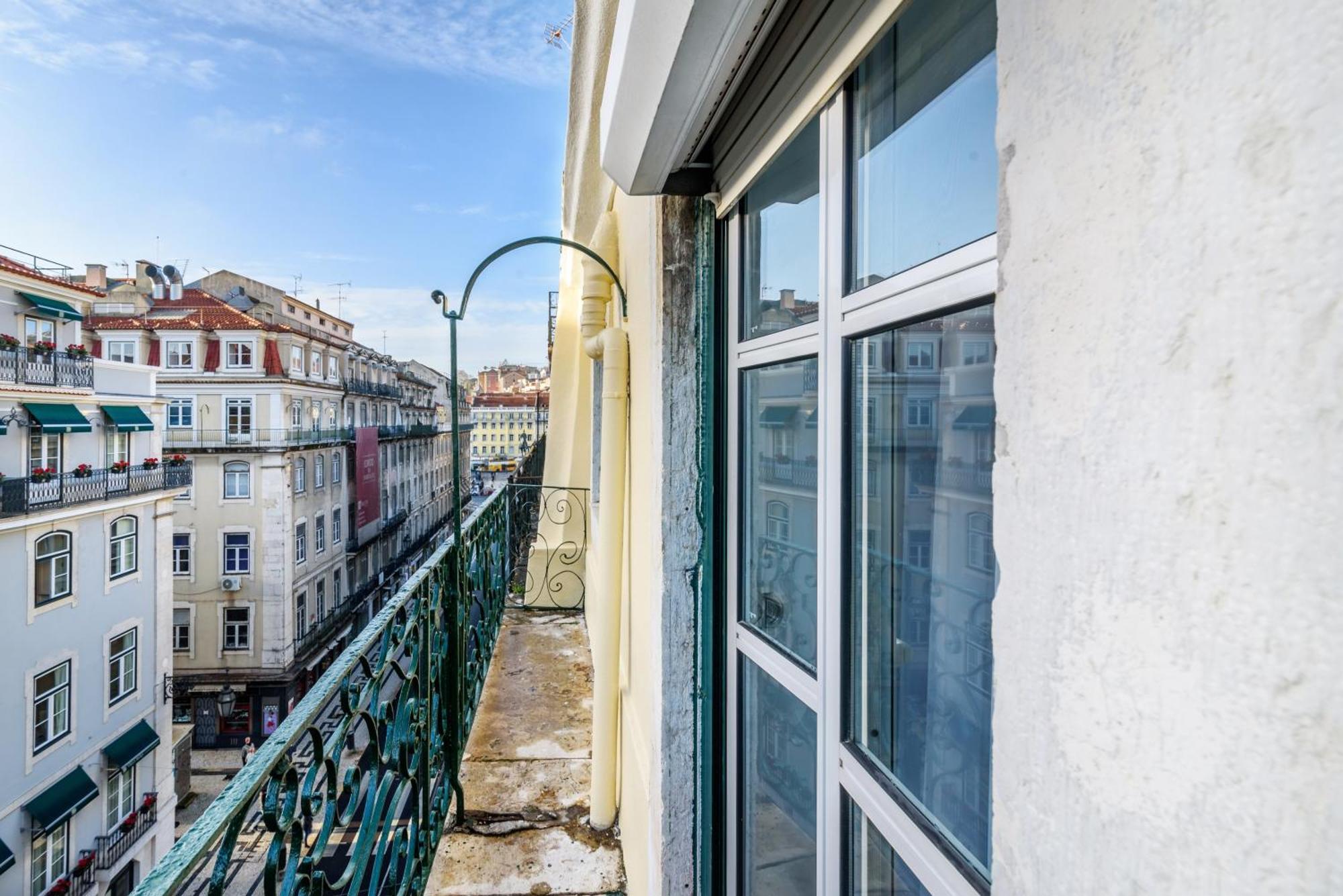 Whome City Chic Escape: Your Stylish Haven In Downtown Lisboa Ngoại thất bức ảnh